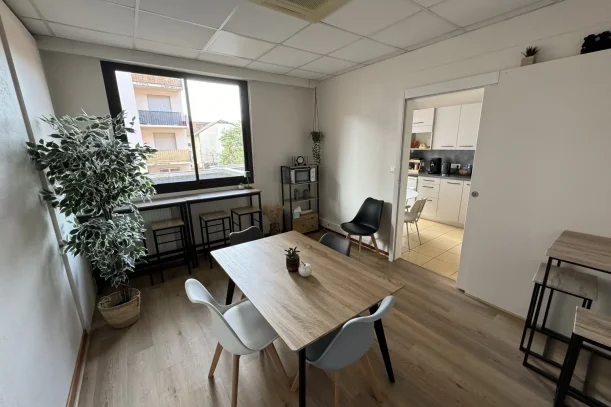 Bureau privé - 74200 - 2 postes - 798€