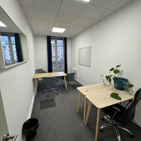 Bureau privé 13 m² 3 postes Location bureau Place de la Bourse Lyon 69002 - photo 1