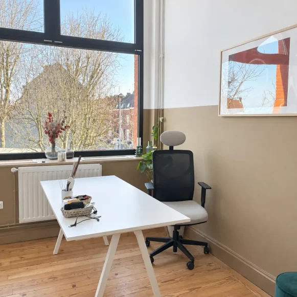 Bureau privé 15 m² 2 postes Location bureau Rue d'Anvers Tourcoing 59200 - photo 1