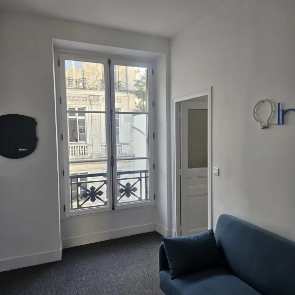 Bureau privé 20 m² 4 postes Location bureau Rue du Faubourg Poissonnière Paris 75010 - photo 4