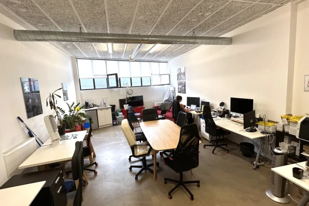 Open Space - 93100 - 3 postes - 180€