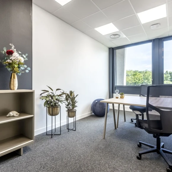 Bureau privé 10 m² 2 postes Coworking Rue Thomas Edison Le Mans 72650 - photo 1