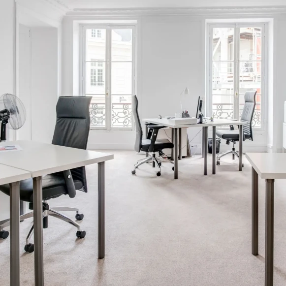 Bureau privé 17 m² 5 postes Location bureau Rue de Laborde Paris 75008 - photo 2