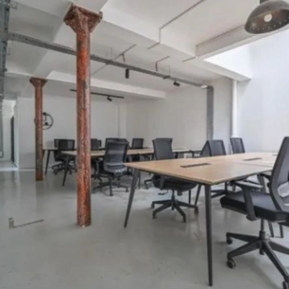 Espace indépendant 200 m² 30 postes Location bureau Rue Louis Blanc Paris 75010 - photo 4