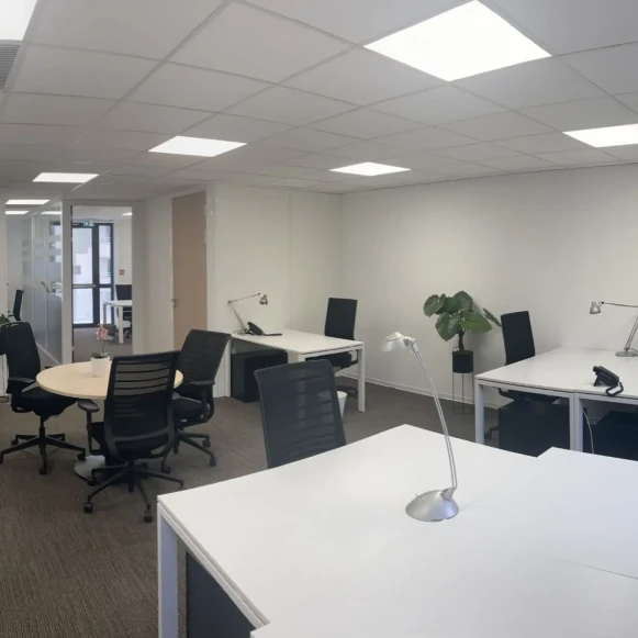 Bureau privé 70 m² 20 postes Location bureau Rue d'Aguesseau Boulogne-Billancourt 92100 - photo 1