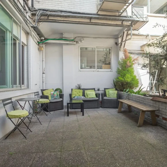 Bureau privé 12 m² 2 postes Coworking Rue Rabelais Montreuil 93100 - photo 1