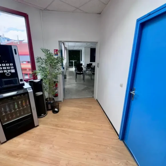 Bureau privé 81 m² 20 postes Location bureau Rue Emile Zola Montreuil 93100 - photo 1