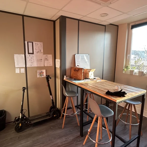 Bureau privé 12 m² 3 postes Coworking Rue Marcel Mérieux Lyon 69007 - photo 4