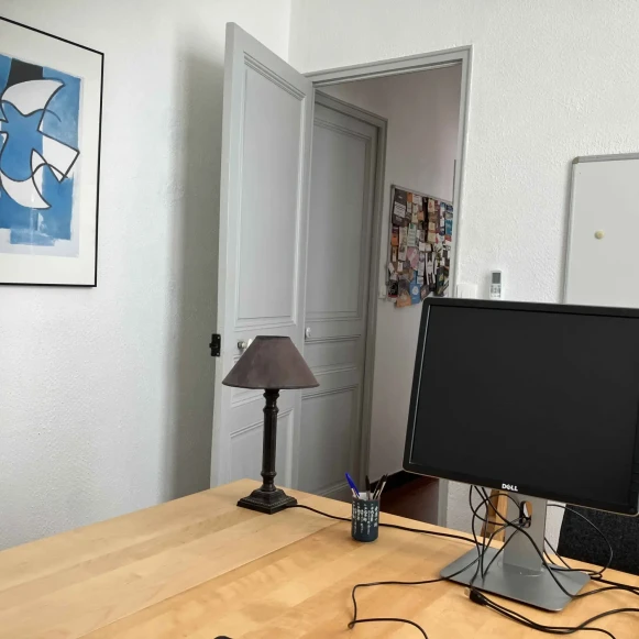 Bureau privé 10 m² 1 poste Coworking Rue Saint-Antoine Antibes 06600 - photo 1