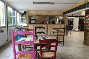 Open Space - 49100 - 2 postes - 180€