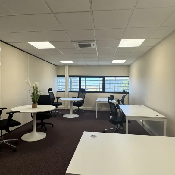 Bureau privé 10 m² 1 poste Coworking Avenue Neil Armstrong Mérignac 33700 - photo 4