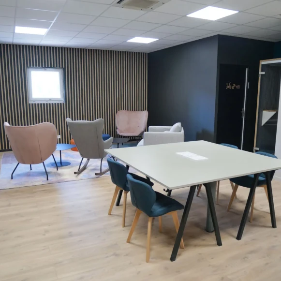 Open Space  70 postes Coworking Rue Louis Maynard Villeurbanne 69100 - photo 17