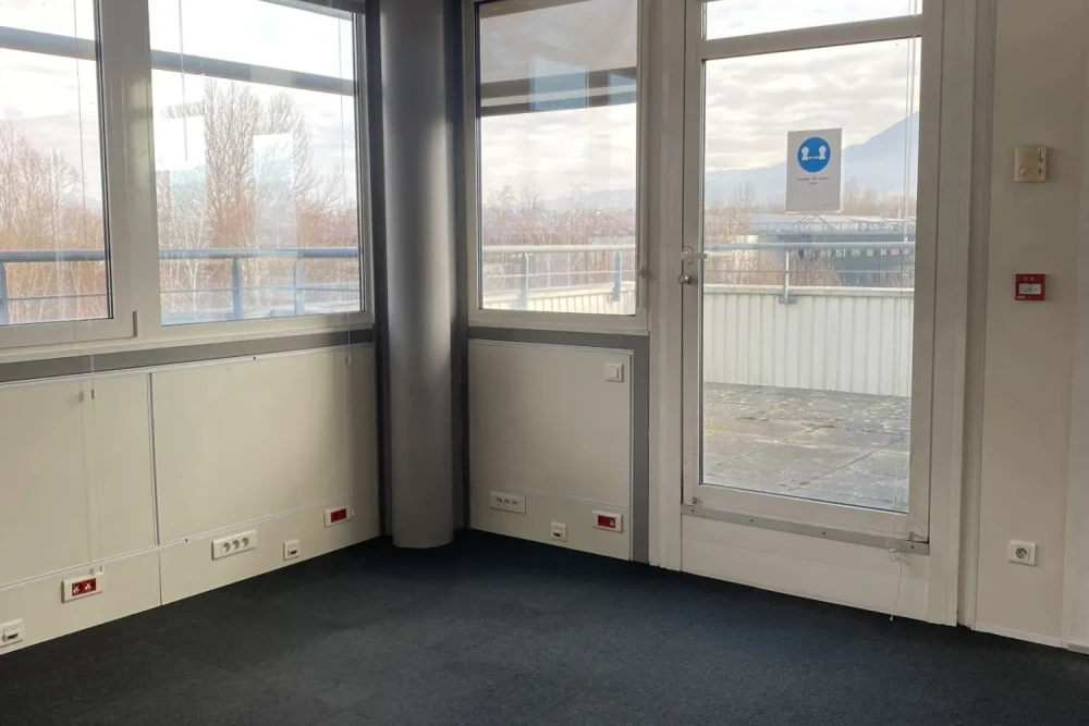 Bureau privé - 73370 - 15 postes - 1135€