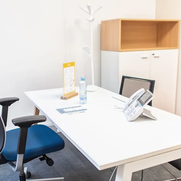Bureau privé 16 m² 2 postes Coworking Cour du Havre Paris 75008 - photo 1