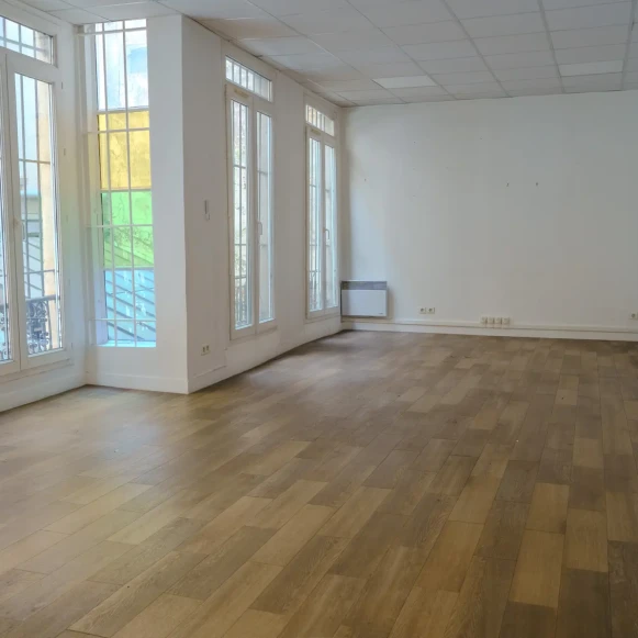 Espace indépendant 100 m² 18 postes Location bureau Rue du Faubourg Saint-Martin Paris 75010 - photo 2