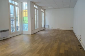 Espace indépendant - 75010 - 18 postes - 7900€
