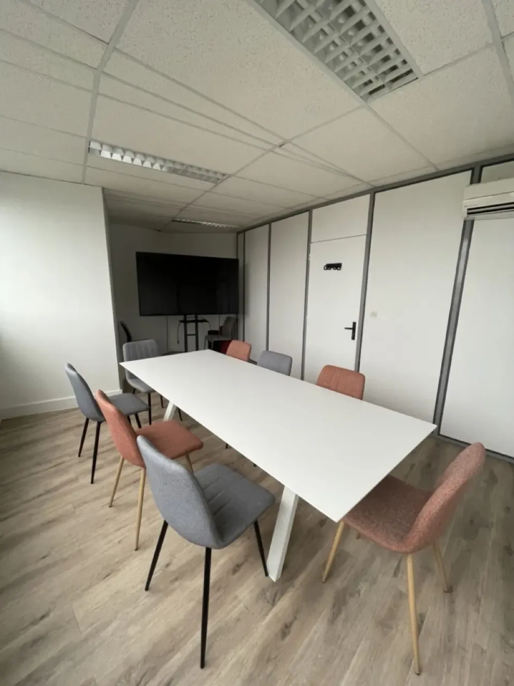 Bureau privé - 45800 - 2 postes - 620€