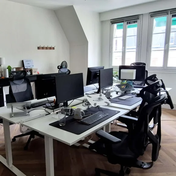 Bureau privé 25 m² 5 postes Location bureau Rue Jean Guéhenno Rennes 35700 - photo 1