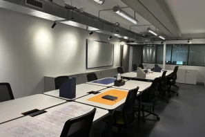 Open Space - 33130 - 12 postes - 275€