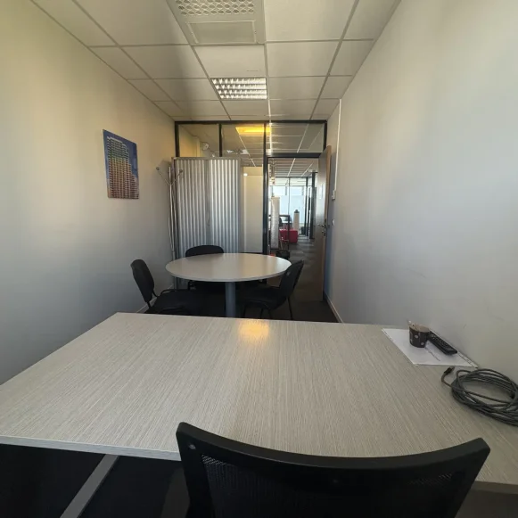 Bureau privé 12 m² 1 poste Location bureau Rue André Bollier Lyon 69007 - photo 3