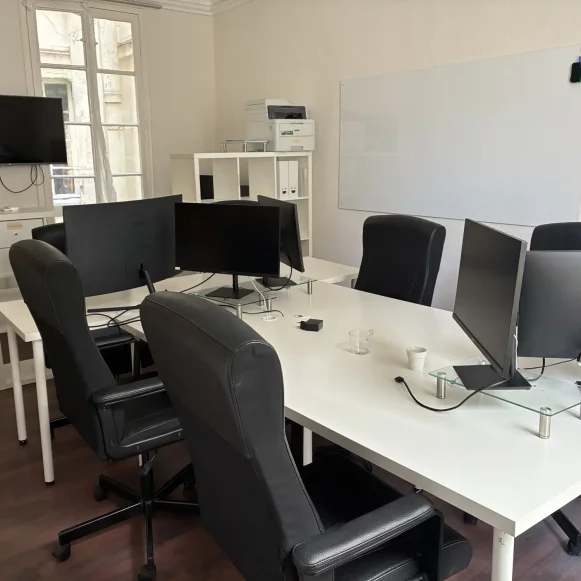Bureau privé 24 m² 6 postes Location bureau Rue Sainte-Anne Paris 75002 - photo 1