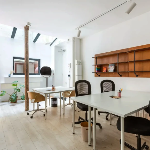 Bureau privé 30 m² 8 postes Location bureau Rue Pierre Semard Paris 75009 - photo 1