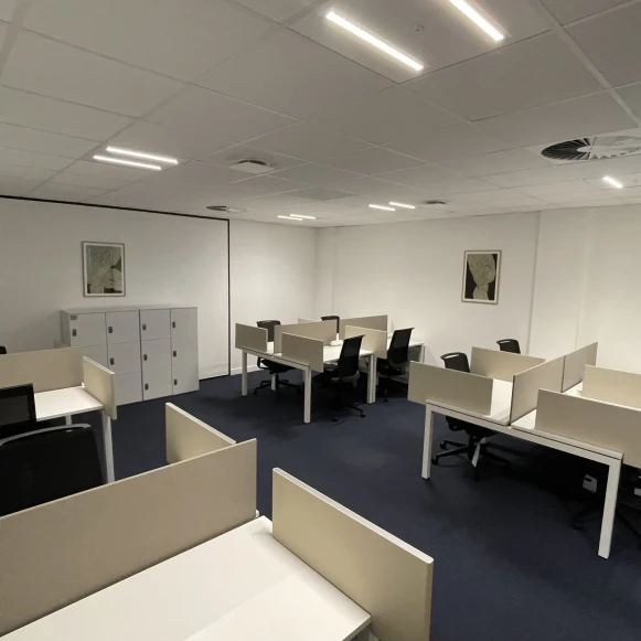 Bureau privé 8 m² 2 postes Location bureau Rue James Joule Rezé 44400 - photo 1