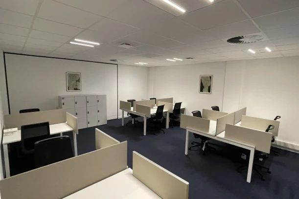 Open Space - 44400 - 12 postes - 194€