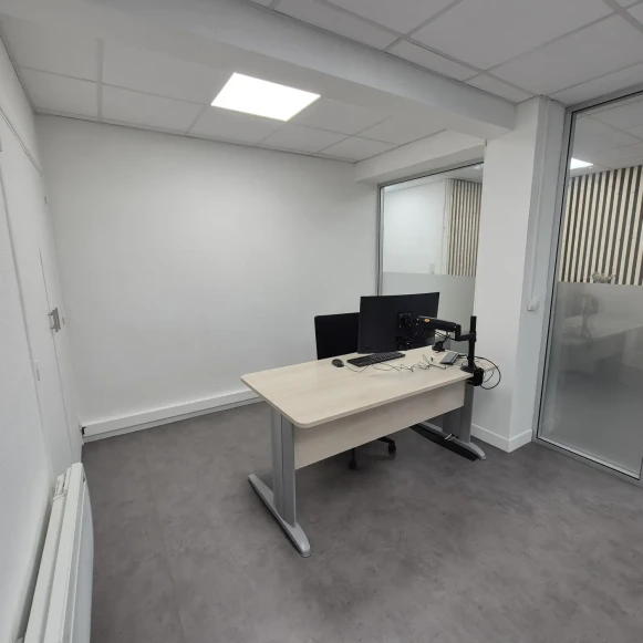 Bureau privé 9 m² 1 poste Location bureau Boulevard Carnot Albi 81000 - photo 4