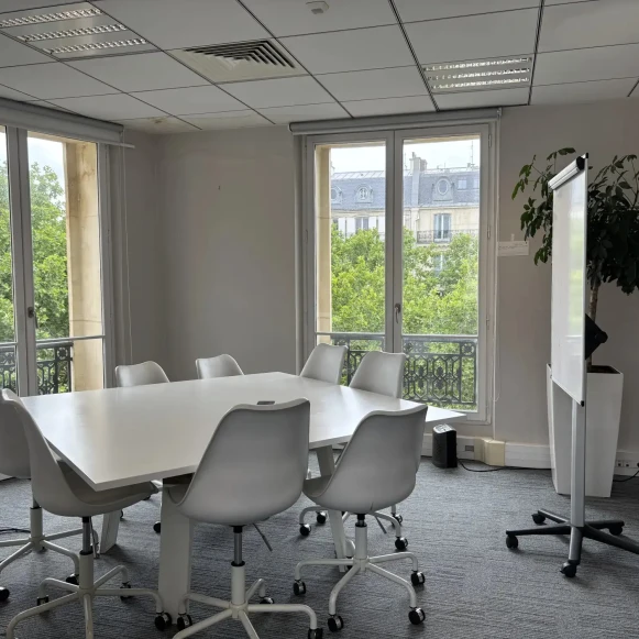 Bureau privé 14 m² 3 postes Location bureau Rue Pasquier Paris 75008 - photo 10
