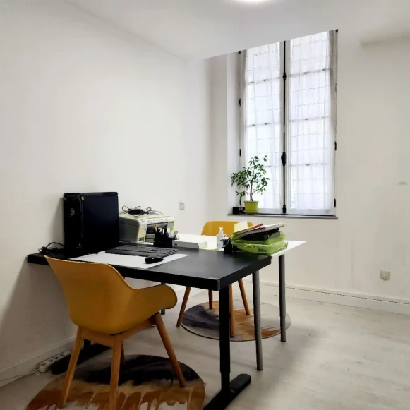 Bureau privé 12 m² 3 postes Location bureau Rue Vacon Marseille 13001 - photo 1