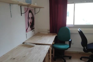 Open Space - 49100 - 2 postes - 180€