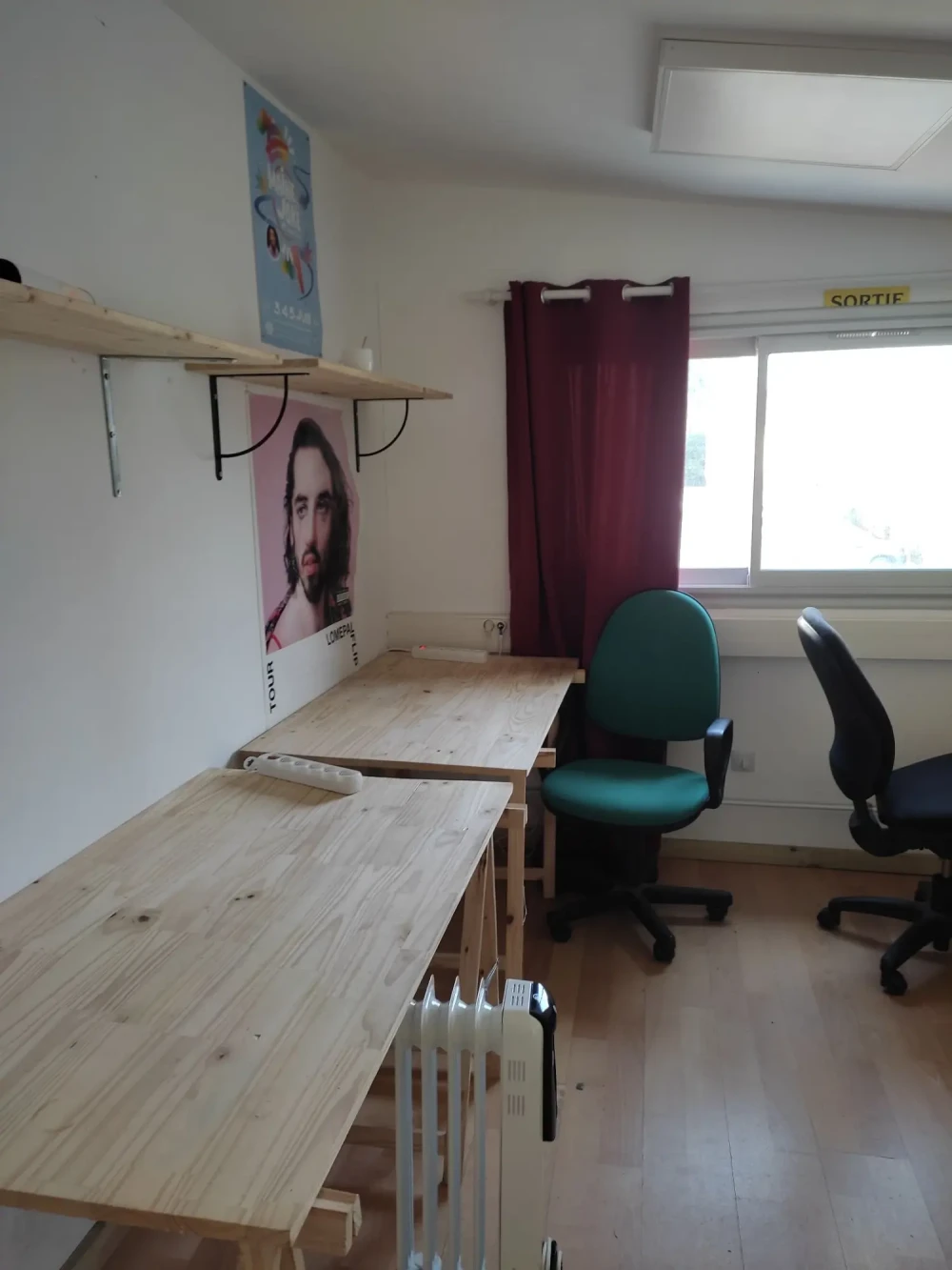 Open Space - 49100 - 2 postes - 180€