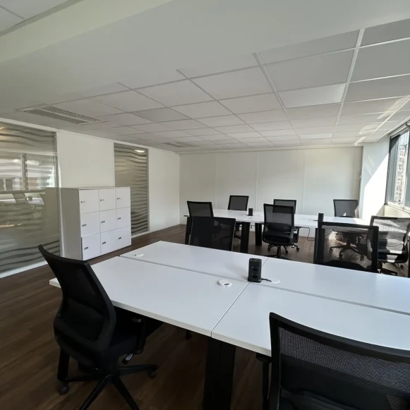 Bureau privé 65 m² 10 postes Coworking Boulevard Gouvion-Saint-Cyr Paris 75017 - photo 1