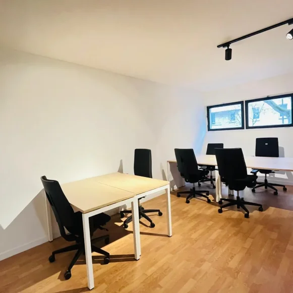 Bureau privé 22 m² 6 postes Coworking Avenue du Général Michel Bizot Paris 75012 - photo 1