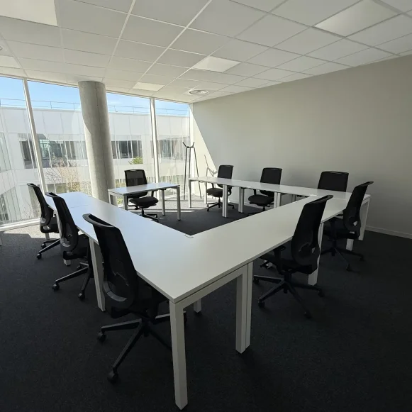 Bureau privé 28 m² 9 postes Coworking Avenue François Pignier Bourg-en-Bresse 01000 - photo 1