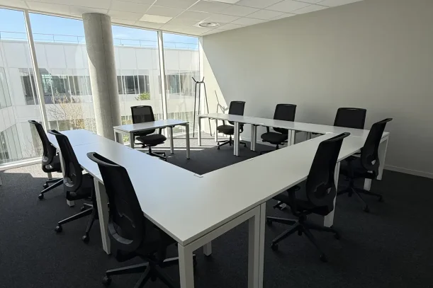 Bureau privé - 01000 - 9 postes - 2620€