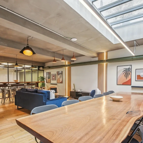 Espace indépendant 500 m² 65 postes Location bureau Rue du Faubourg Saint-Denis Paris 75010 - photo 1