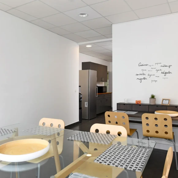Bureau privé 27 m² 6 postes Coworking Boulevard Exelmans Paris 75016 - photo 2