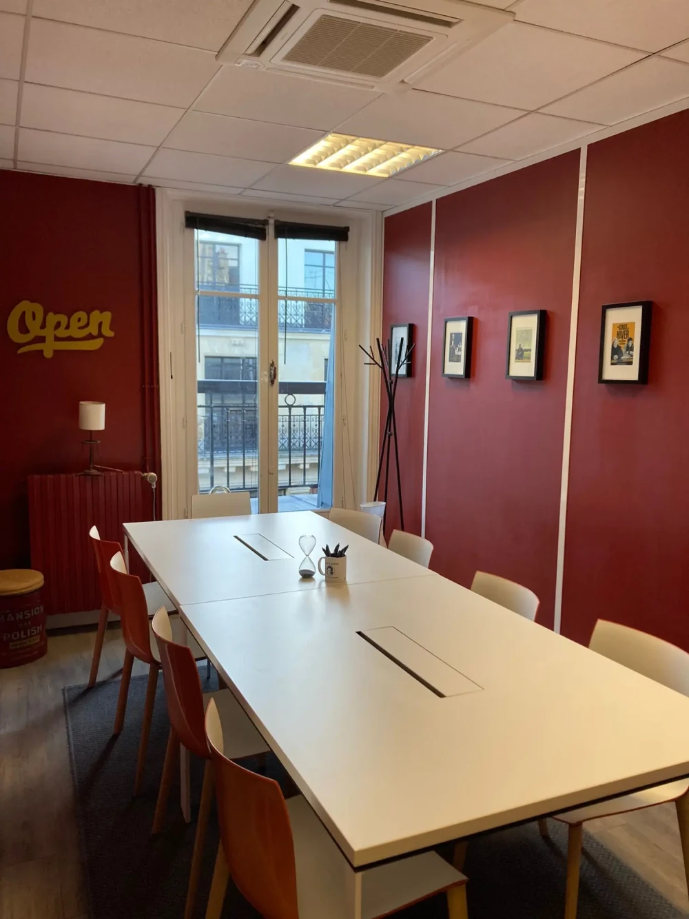 Open Space - 75002 - 8 postes - 450€