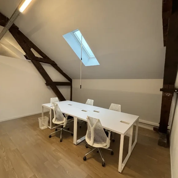 Bureau privé 20 m² 9 postes Coworking Cour des Cigarières Strasbourg 67000 - photo 1