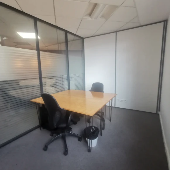 Bureau privé 10 m² 2 postes Coworking Place Ernest Granier Montpellier 34000 - photo 1