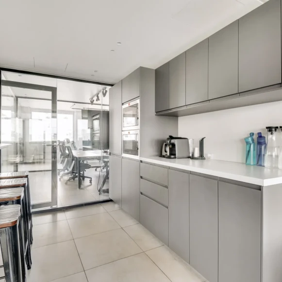 Bureau privé 92 m² 14 postes Location bureau Avenue Laurent Cély Asnières-sur-Seine 92600 - photo 4