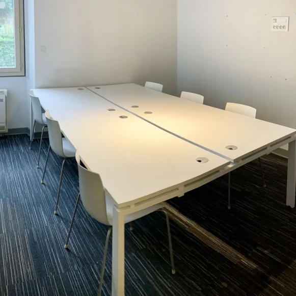 Bureau privé 15 m² 4 postes Coworking Place des Ifs Le Mans 72000 - photo 1