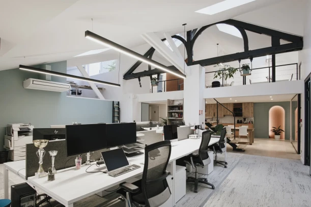 Open Space - 92600 - 6 postes - 300€