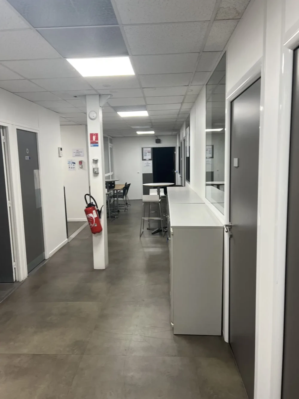 Espace indépendant - 92120 - 4 postes - 1200€