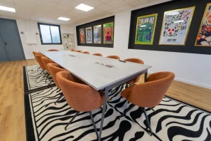 Bureau privé - 06560 - 3 postes - 1090€