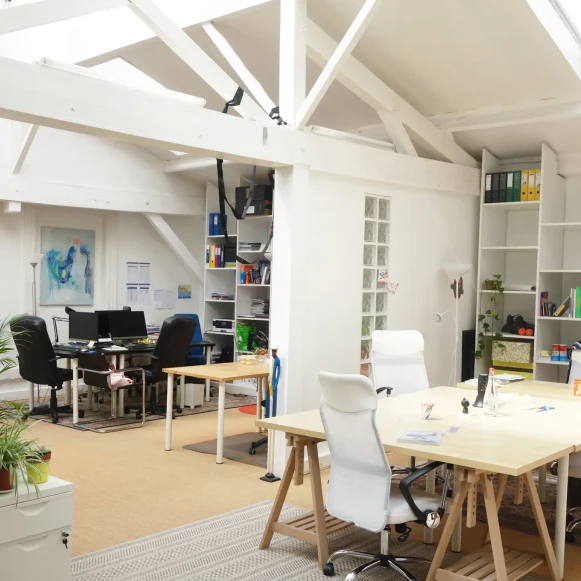 Bureau privé 25 m² 6 postes Coworking Rue Stephenson Paris 75018 - photo 3