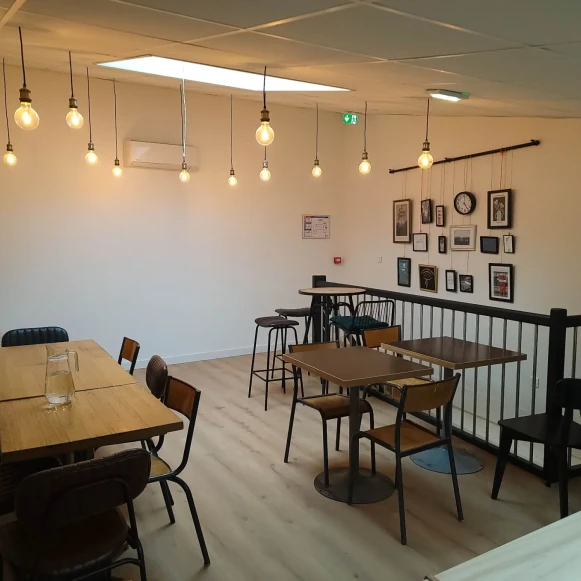 Bureau privé 19 m² 4 postes Coworking Rue des Olivettes Nantes 44000 - photo 4