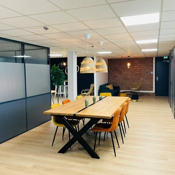 Bureau privé 22 m² 3 postes Coworking Rue Victor Baltard à Tourcoing Tourcoing 59200 - photo 3